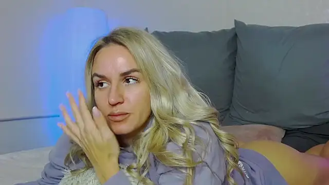 SofiJames online show from October 7, 6:54 am