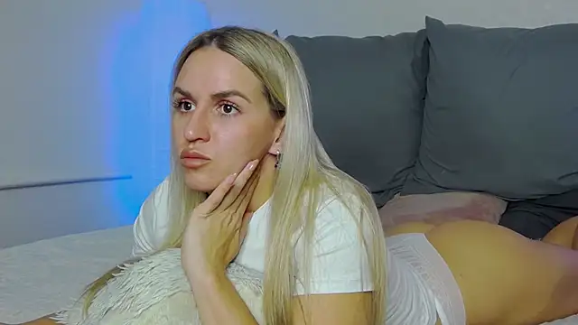 SofiJames online show from October 19, 7:09 am