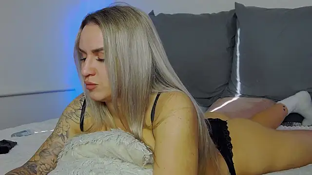 SofiJames online show from November 4, 6:45 am