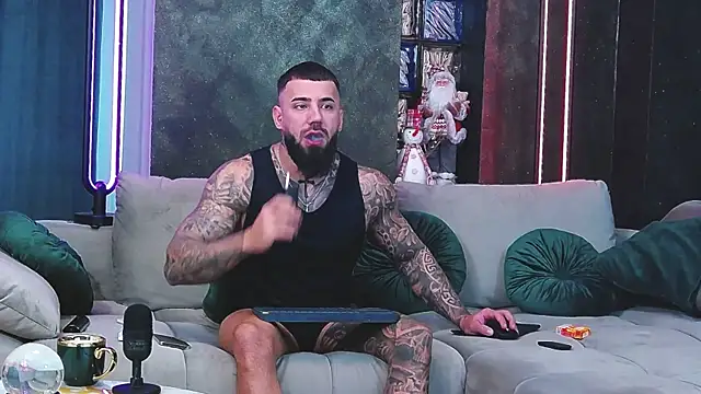 masterkingofmusclee online show from December 31, 10:04 am