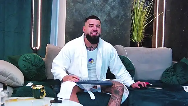 masterkingofmusclee online show from February 3, 7:18 am