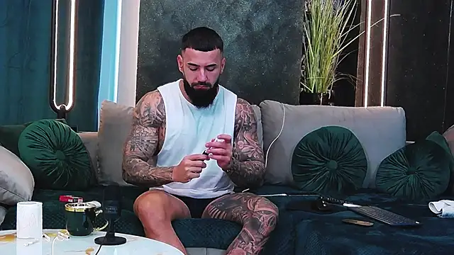 masterkingofmusclee online show from February 7, 7:07 am