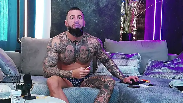 masterkingofmusclee online show from February 25, 7:09 am