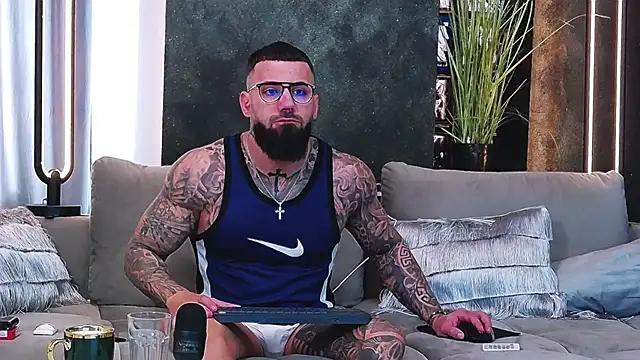 masterkingofmusclee online show from March 18, 8:36 am