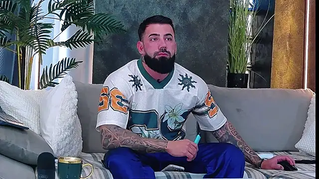 masterkingofmusclee online show from October 16, 8:15 am