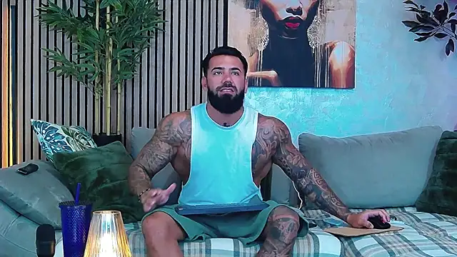Snapshot of masterkingofmusclee chatting on May 8, 7:25 am masterkingofmusclee online show from May 8, 7:25 am