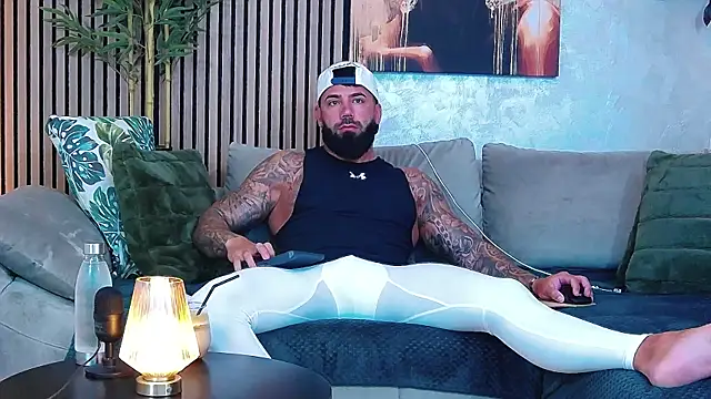 Snapshot of masterkingofmusclee chatting on May 12, 7:05 am masterkingofmusclee online show from May 12, 7:05 am
