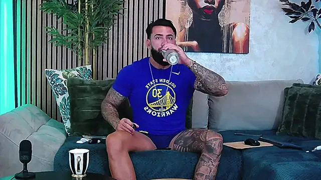 Snapshot of masterkingofmusclee chatting on June 3, 7:44 am masterkingofmusclee online show from June 3, 7:44 am