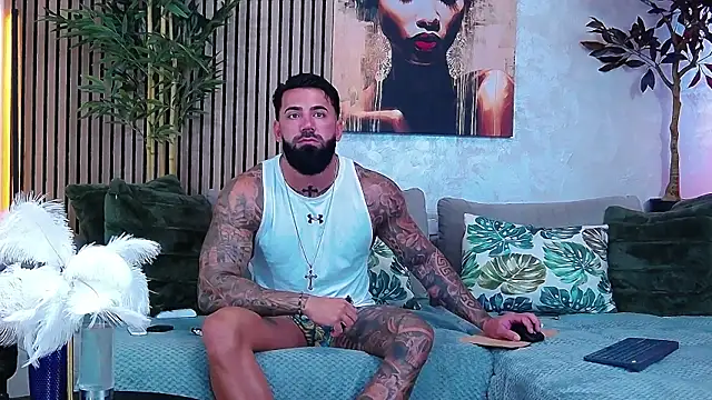 Snapshot of masterkingofmusclee chatting on June 15, 8:27 am masterkingofmusclee online show from June 15, 8:27 am