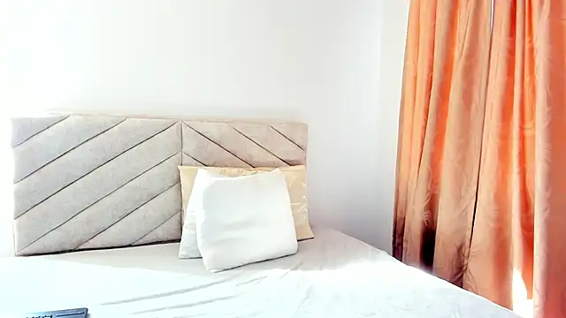 im amber online show from December 11, 1:17 pm