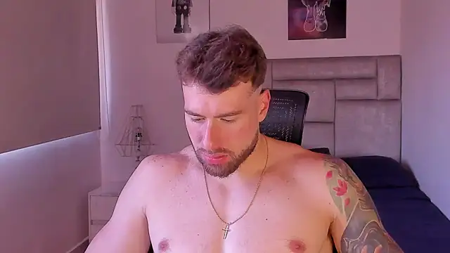 Snapshot of paul_rogerr chatting on June 11, 4:49 pm paul rogerr online show from June 11, 4:49 pm