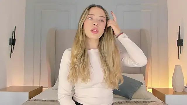 chloe d online show from April 19, 2:49 pm