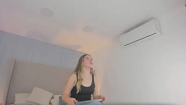 chloe d online show from April 23, 12:04 pm