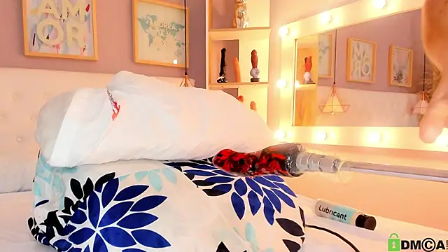 julyanna  online show from October 16, 8:32 pm