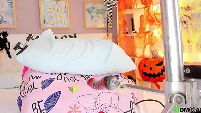 julyanna  online show from October 27, 8:13 pm