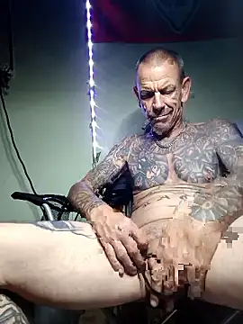 deepstroker42071 online show from October 13, 6:13 am