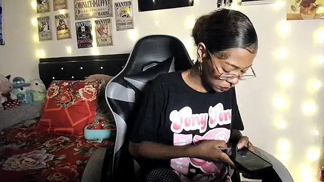 Snapshot of Cristal_Jonas@xh chatting on November 6, 4:24 am Cristal Jonasxh online show from November 6, 4:24 am