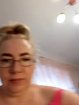 Snapshot of stiflers_momy chatting on December 5, 1:17 pm stiflers momy online show from December 5, 1:17 pm