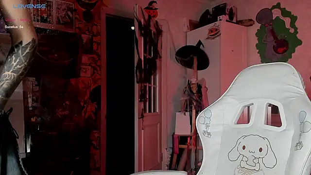 Sunny Mouse  online show from October 27, 5:50 pm