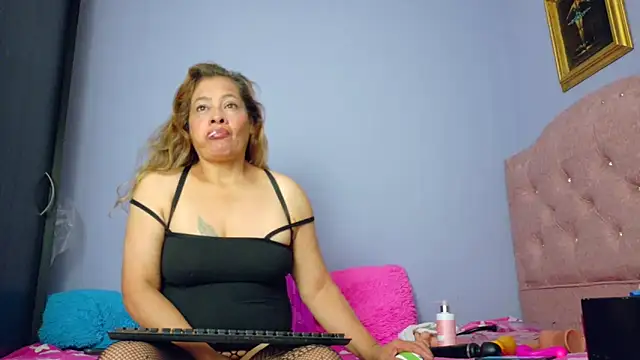 TifanyNasty online show from November 17, 9:53 pm