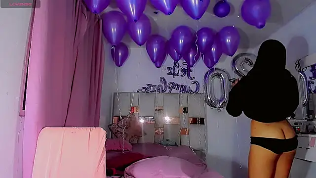 Hannahsmit online show from October 25, 8:00 am