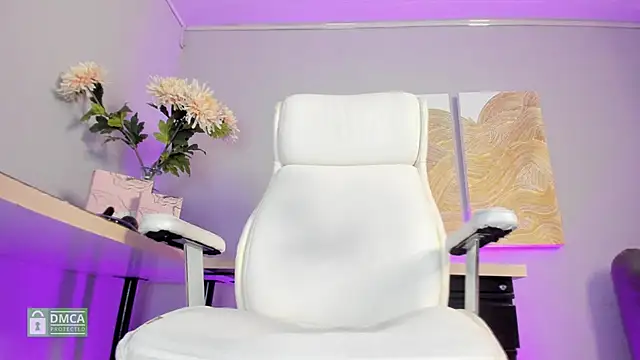 Snapshot of karinna_gray chatting on December 22, 3:55 am karinna gray online show from December 22, 3:55 am