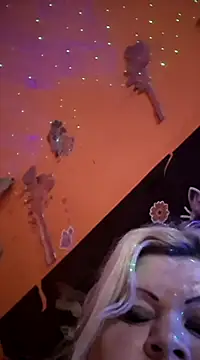 ducicsajsziii online show from February 21, 7:34 am