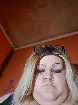 ducicsajsziii online show from April 23, 8:02 am