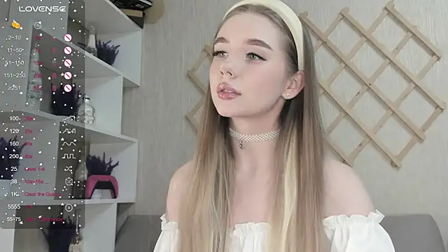 Snapshot of AutoBaby chatting on November 17, 11:38 am AutoBaby online show from November 17, 11:38 am