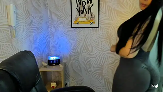 Snapshot of sexyyykloee chatting on February 11, 3:50 am sexyyykloee online show from February 11, 3:50 am