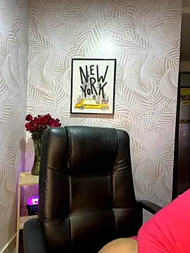 Snapshot of sexyyykloee chatting on October 17, 4:59 am sexyyykloee online show from October 17, 4:59 am