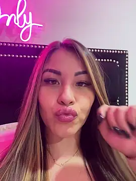 sexyyykloee online show from April 9, 5:40 am