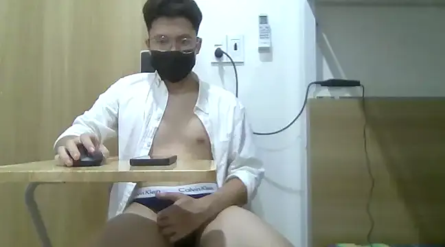 Gwencloudy online show from December 9, 1:45 pm