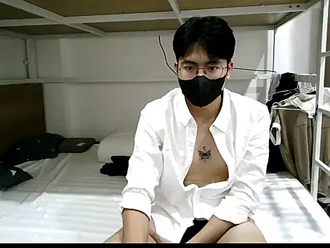 Gwencloudy online show from December 20, 3:13 am