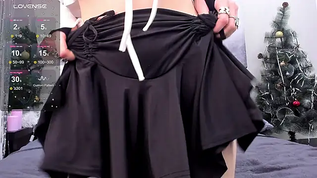 JuliaVangg 19 online show from January 14, 1:36 am