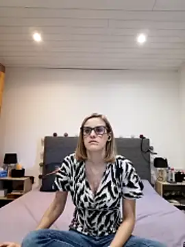 Madame Callie online show from June 15, 8:05 am