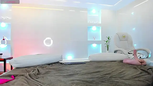 martina mayers online show from February 24, 11:09 pm