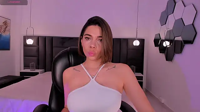 AmyWalker  online show from February 1, 10:05 am