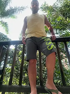 Juan Castano online show from December 8, 9:30 pm