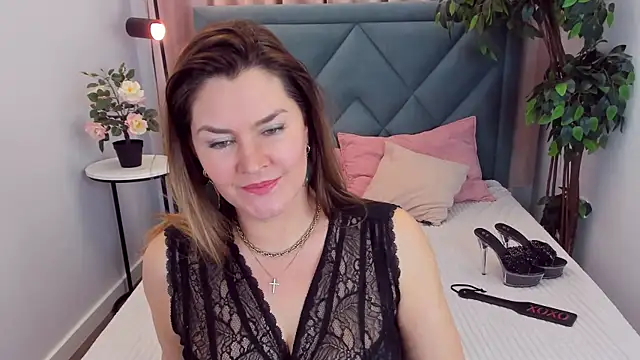 Adele Russo online show from February 5, 7:20 pm