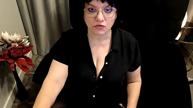 Snapshot of maggiemilff chatting on January 24, 8:55 am maggiemilff online show from January 24, 8:55 am