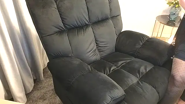 Snapshot of maggiemilff chatting on March 13, 5:33 am maggiemilff online show from March 13, 5:33 am