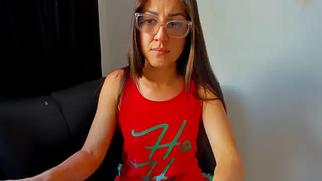 Snapshot of squirttati33 chatting on December 6, 3:22 pm squirttati33 online show from December 6, 3:22 pm