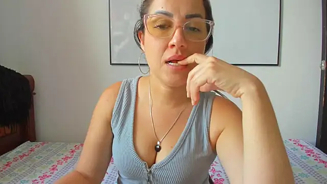 Snapshot of squirttati33 chatting on July 27, 4:03 pm squirttati33 online show from July 27, 4:03 pm