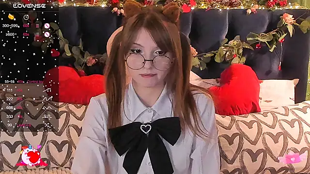 Snapshot of AliceLanley chatting on February 18, 12:49 pm AliceLanley online show from February 18, 12:49 pm