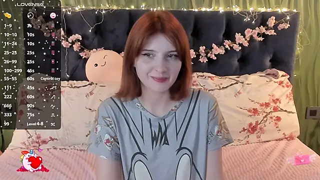 Snapshot of AliceLanley chatting on September 26, 12:31 pm AliceLanley online show from September 26, 12:31 pm