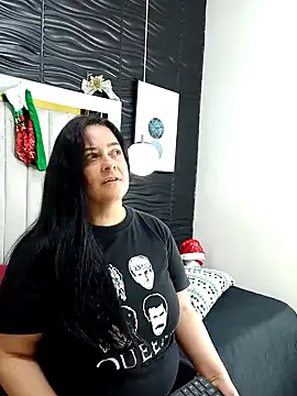 Snapshot of lucia_vonne_ chatting on December 18, 11:34 am lucia vonne online show from December 18, 11:34 am