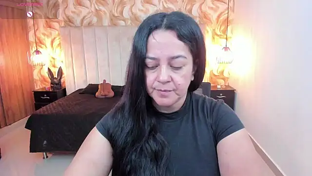 lucia vonne  online show from February 5, 6:45 pm