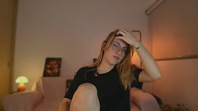 Snapshot of Dakotaa_ chatting on October 14, 4:46 am Dakotaa online show from October 14, 4:46 am