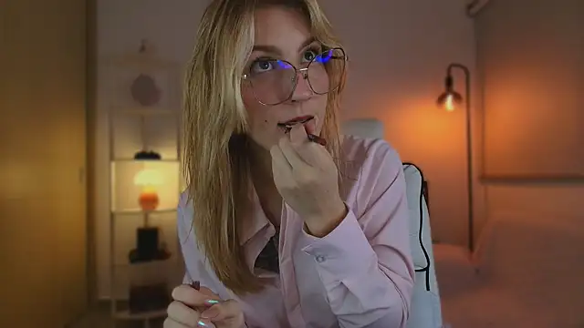 Snapshot of Dakotaa_ chatting on October 20, 5:30 am Dakotaa online show from October 20, 5:30 am